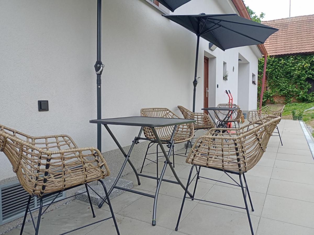 Kafe V Obyvaku Panzió Bítov Kültér fotó
